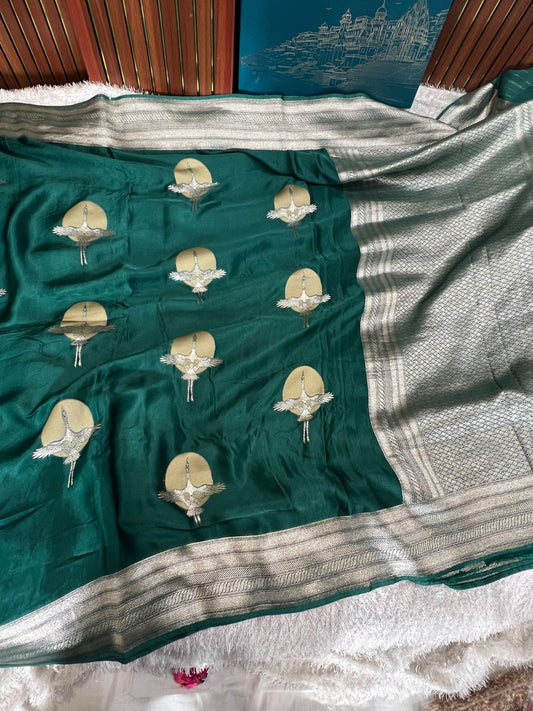 Premium green Mashru silk saree with luxurious finish and comfortable drape, perfect for weddings and special events – Mantavya Banaras