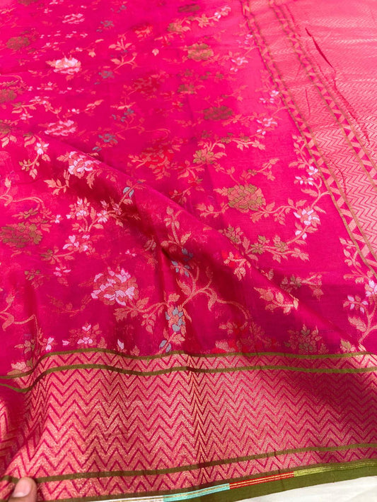 Pink Cotton Jamdani Saree with floral closeup view