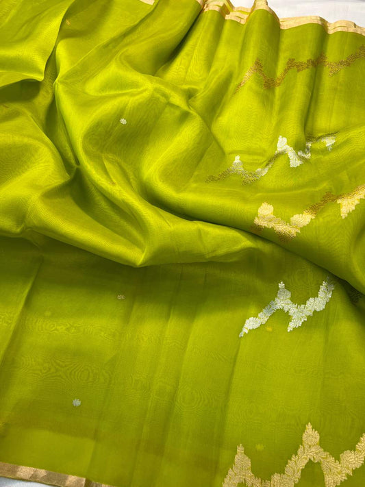 Olive Green Kora Silk Saree Closeup View 01