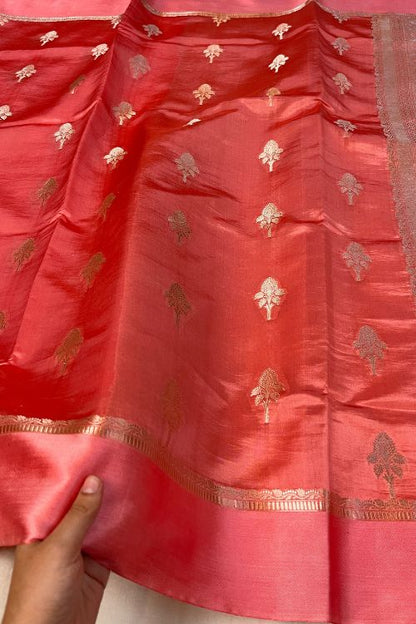 Pink Raw Mango Silk Saree with satin border, buti motifs, zari aachal, and unstitched brocade blouse – handcrafted Banarasi saree.