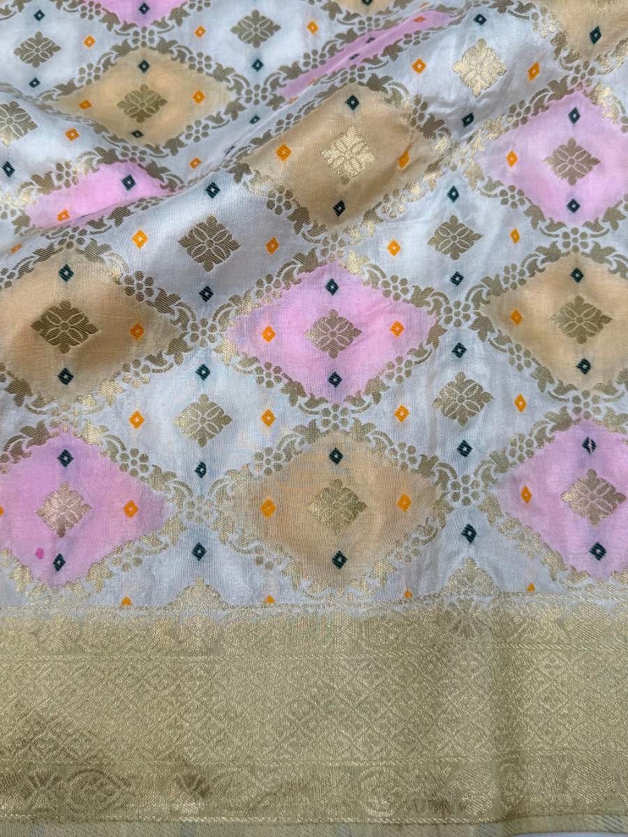 Ivory White Viscose Silk Saree closeup view 02