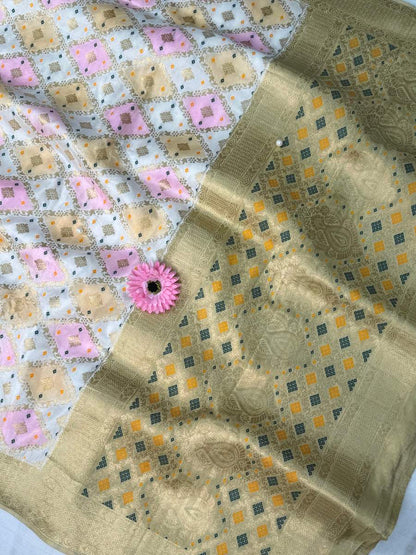 Ivory White Viscose Silk Saree closeup view 01
