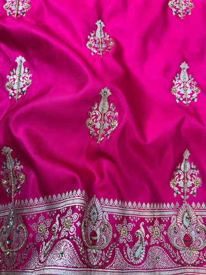 Hot Pink Mashru Silk Saree Closeup View 01-Mantavya Banaras