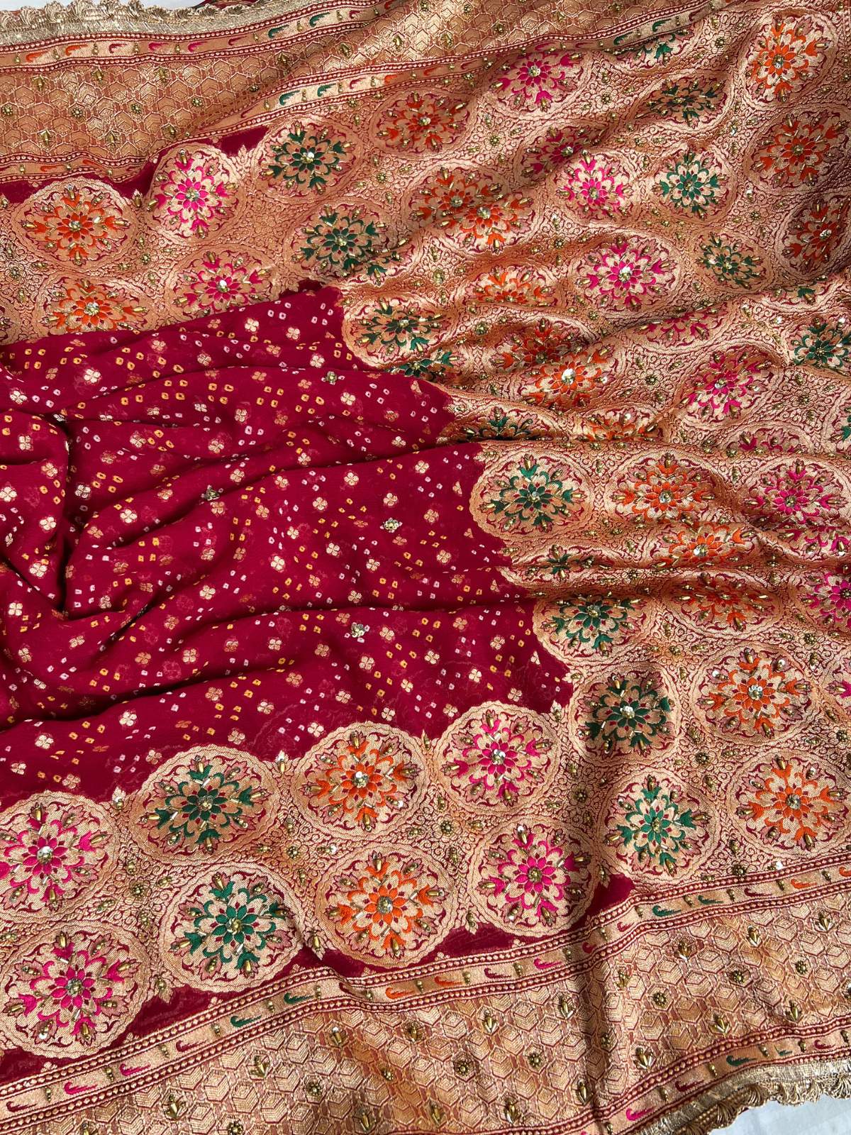Maroon Bandhej