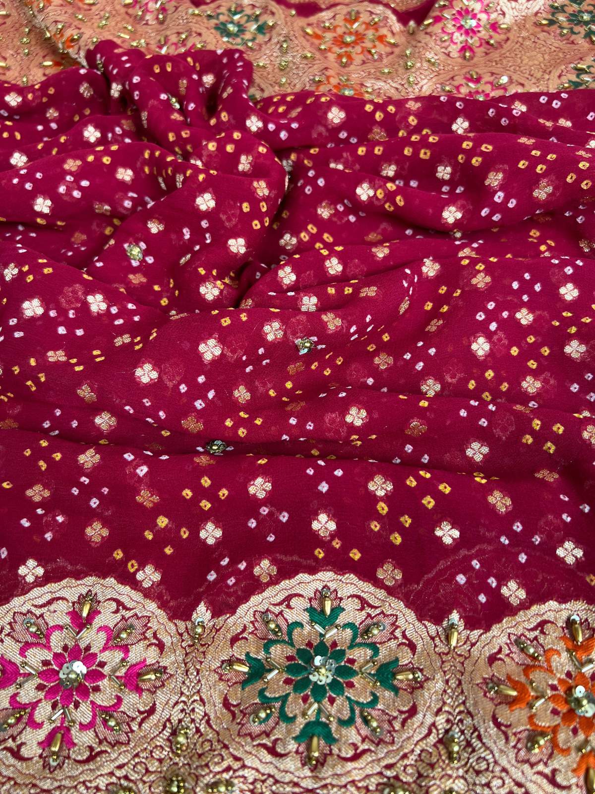 Maroon Bandhej