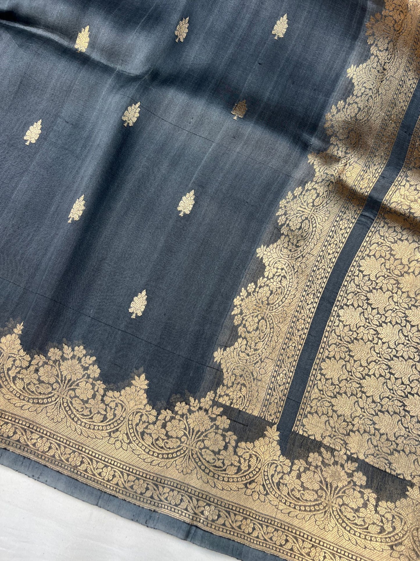  Elegant Grey Kora Silk Saree Closeup View