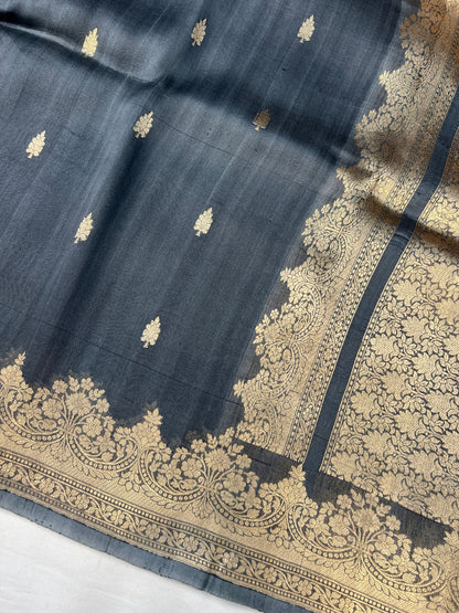  Elegant Grey Kora Silk Saree Closeup View