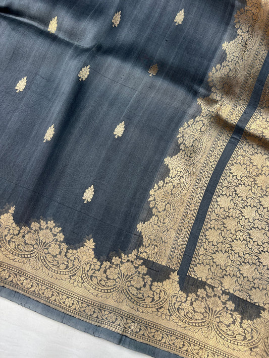  Elegant Grey Kora Silk Saree Closeup View
