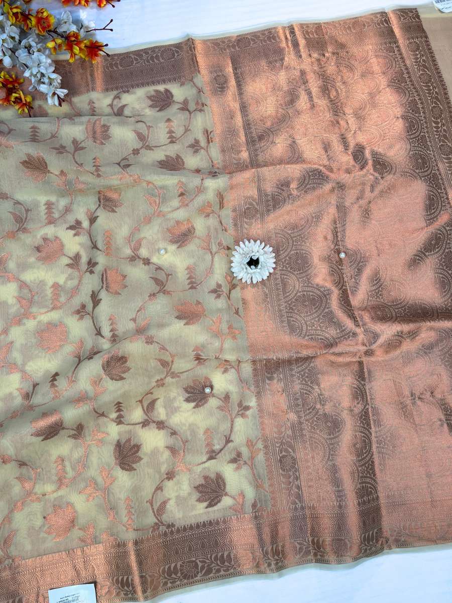 Peach Banarasi Silk Saree - Mantavya Banaras
