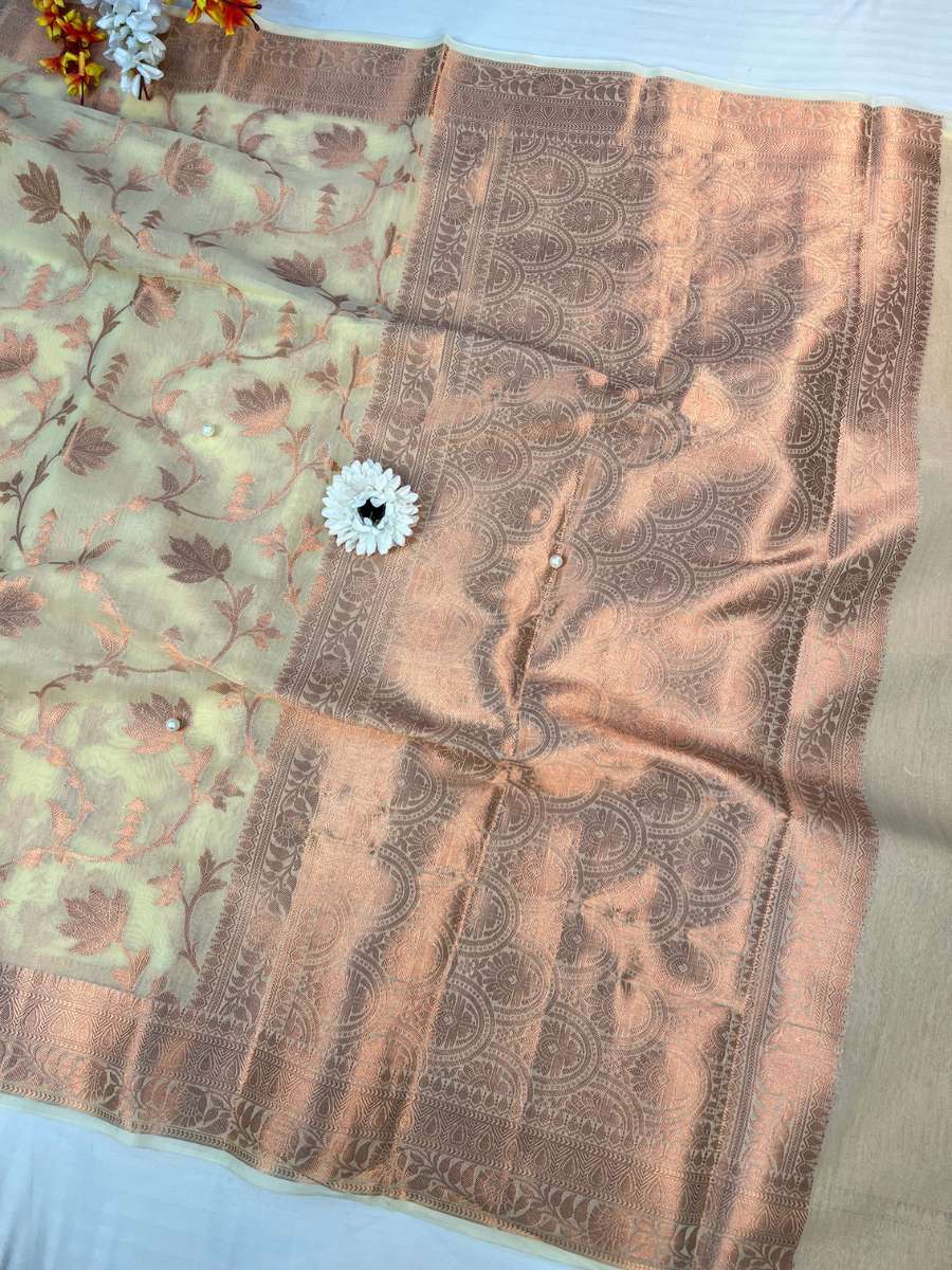 Peach Banarasi Silk Saree - Mantavya Banaras