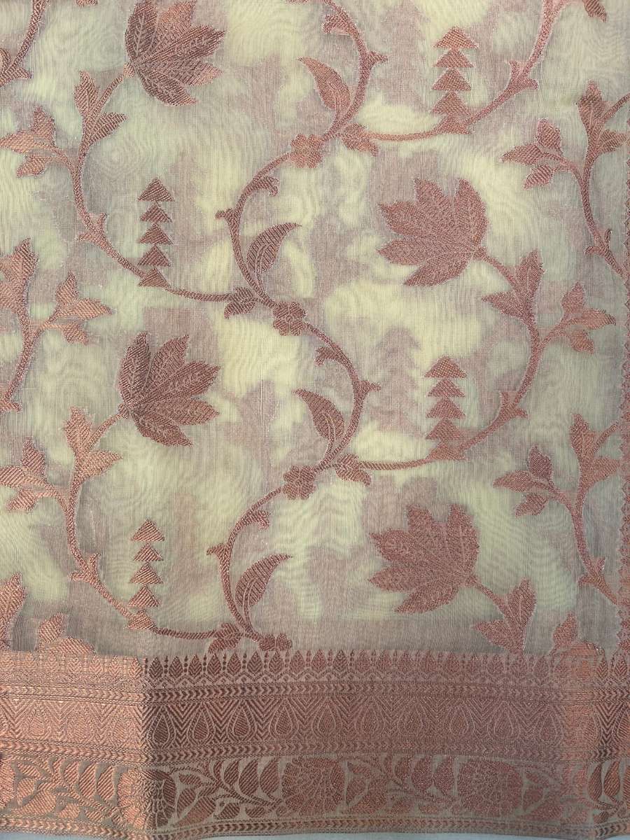 Peach Banarasi Silk Saree - Mantavya Banaras