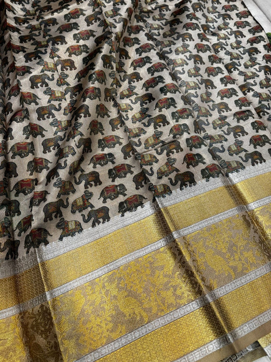 Beautiful silk saree featuring rich sheen and soft luxurious fabric – Mantavya Banaras.