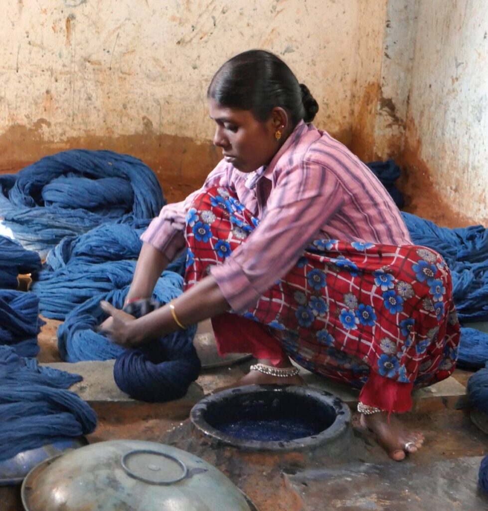 Women of Bandhej dying clothes and Threads